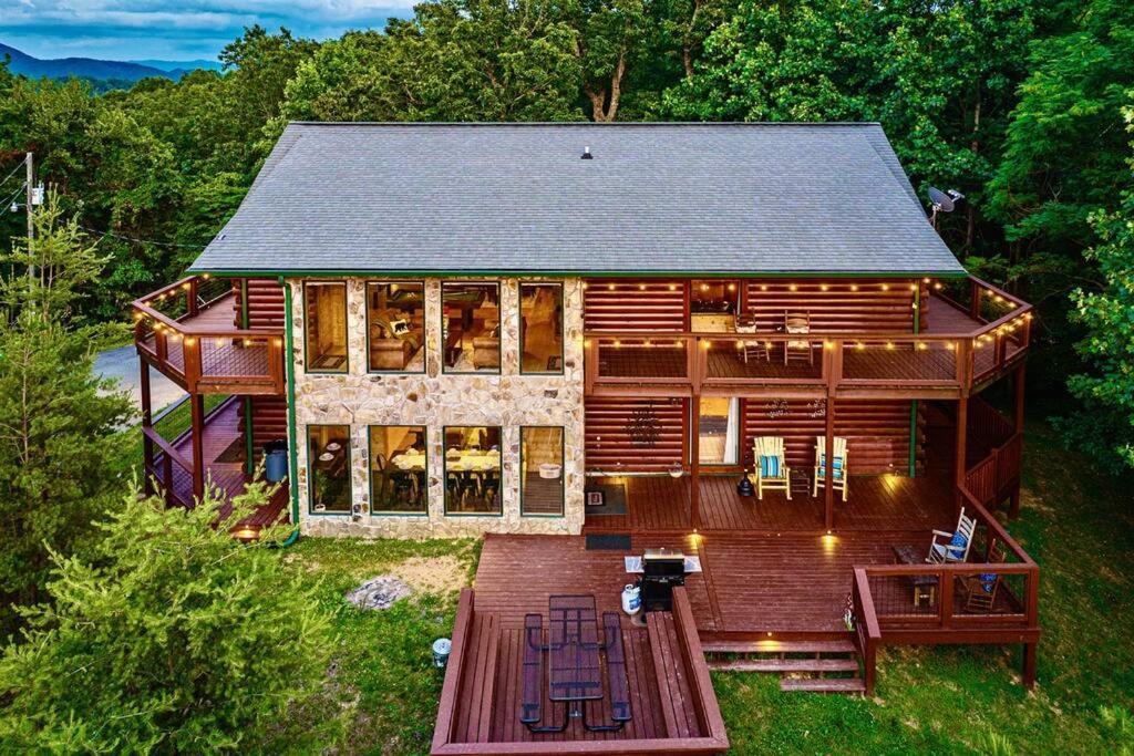 Panorama Mountain View Cabin, Less Than 10 Miles From Gatlinburg And Dollywood, Dog Friendly, 6 Bedrooms Sleeps 17, Fire Pit, Hottub, Washer Dryer, Fully Loaded Kitchen, Gameroom With A Tv, Pool Table, Arcade, Air Hockey, And Foosball Sevierville Esterno foto