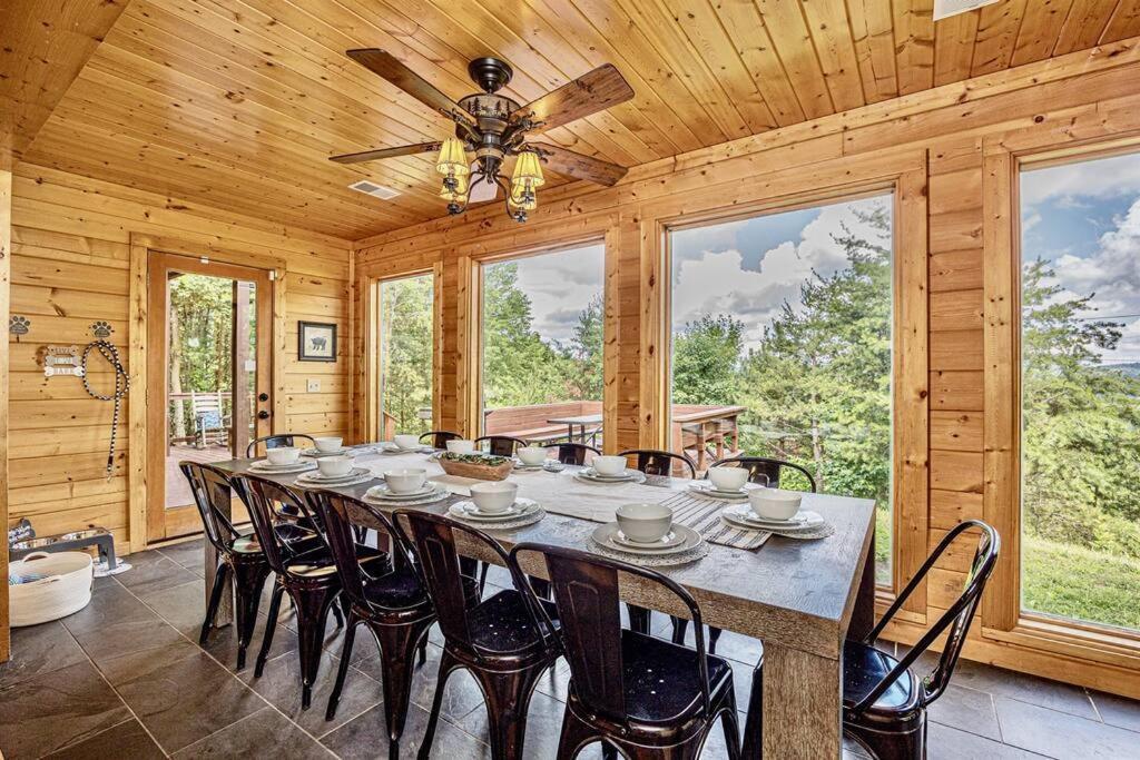 Panorama Mountain View Cabin, Less Than 10 Miles From Gatlinburg And Dollywood, Dog Friendly, 6 Bedrooms Sleeps 17, Fire Pit, Hottub, Washer Dryer, Fully Loaded Kitchen, Gameroom With A Tv, Pool Table, Arcade, Air Hockey, And Foosball Sevierville Esterno foto