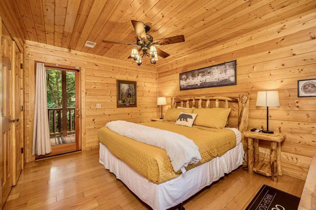 Panorama Mountain View Cabin, Less Than 10 Miles From Gatlinburg And Dollywood, Dog Friendly, 6 Bedrooms Sleeps 17, Fire Pit, Hottub, Washer Dryer, Fully Loaded Kitchen, Gameroom With A Tv, Pool Table, Arcade, Air Hockey, And Foosball Sevierville Esterno foto