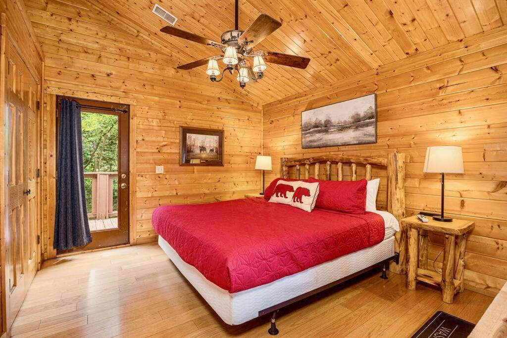 Panorama Mountain View Cabin, Less Than 10 Miles From Gatlinburg And Dollywood, Dog Friendly, 6 Bedrooms Sleeps 17, Fire Pit, Hottub, Washer Dryer, Fully Loaded Kitchen, Gameroom With A Tv, Pool Table, Arcade, Air Hockey, And Foosball Sevierville Esterno foto