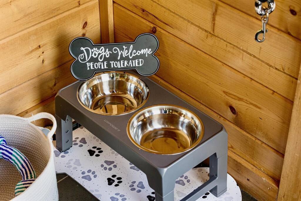 Panorama Mountain View Cabin, Less Than 10 Miles From Gatlinburg And Dollywood, Dog Friendly, 6 Bedrooms Sleeps 17, Fire Pit, Hottub, Washer Dryer, Fully Loaded Kitchen, Gameroom With A Tv, Pool Table, Arcade, Air Hockey, And Foosball Sevierville Esterno foto