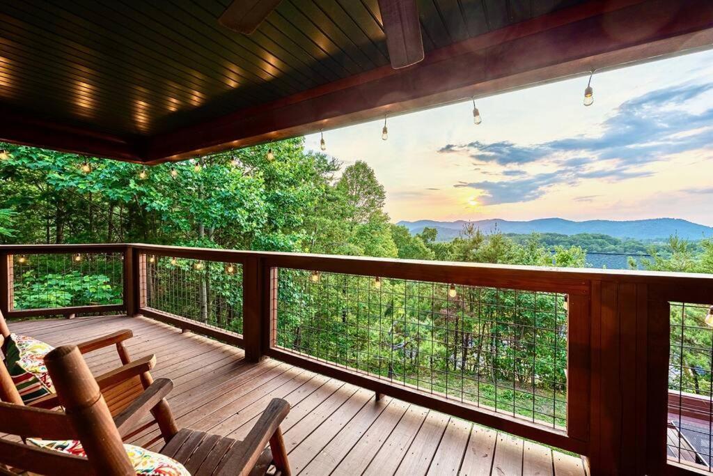 Panorama Mountain View Cabin, Less Than 10 Miles From Gatlinburg And Dollywood, Dog Friendly, 6 Bedrooms Sleeps 17, Fire Pit, Hottub, Washer Dryer, Fully Loaded Kitchen, Gameroom With A Tv, Pool Table, Arcade, Air Hockey, And Foosball Sevierville Esterno foto