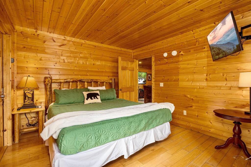 Panorama Mountain View Cabin, Less Than 10 Miles From Gatlinburg And Dollywood, Dog Friendly, 6 Bedrooms Sleeps 17, Fire Pit, Hottub, Washer Dryer, Fully Loaded Kitchen, Gameroom With A Tv, Pool Table, Arcade, Air Hockey, And Foosball Sevierville Esterno foto