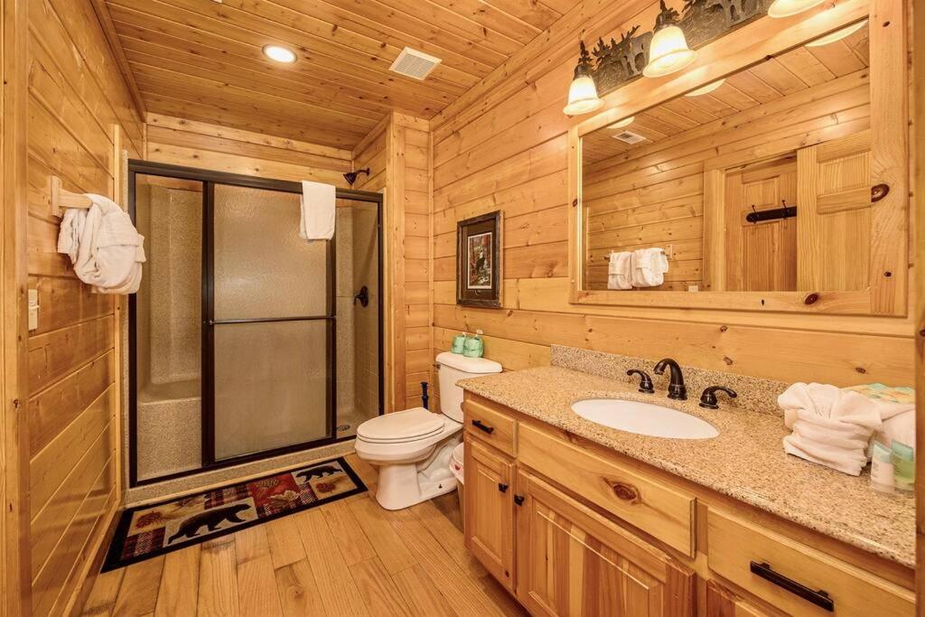 Panorama Mountain View Cabin, Less Than 10 Miles From Gatlinburg And Dollywood, Dog Friendly, 6 Bedrooms Sleeps 17, Fire Pit, Hottub, Washer Dryer, Fully Loaded Kitchen, Gameroom With A Tv, Pool Table, Arcade, Air Hockey, And Foosball Sevierville Esterno foto