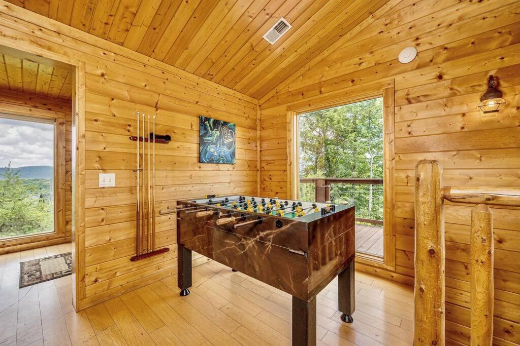 Panorama Mountain View Cabin, Less Than 10 Miles From Gatlinburg And Dollywood, Dog Friendly, 6 Bedrooms Sleeps 17, Fire Pit, Hottub, Washer Dryer, Fully Loaded Kitchen, Gameroom With A Tv, Pool Table, Arcade, Air Hockey, And Foosball Sevierville Esterno foto