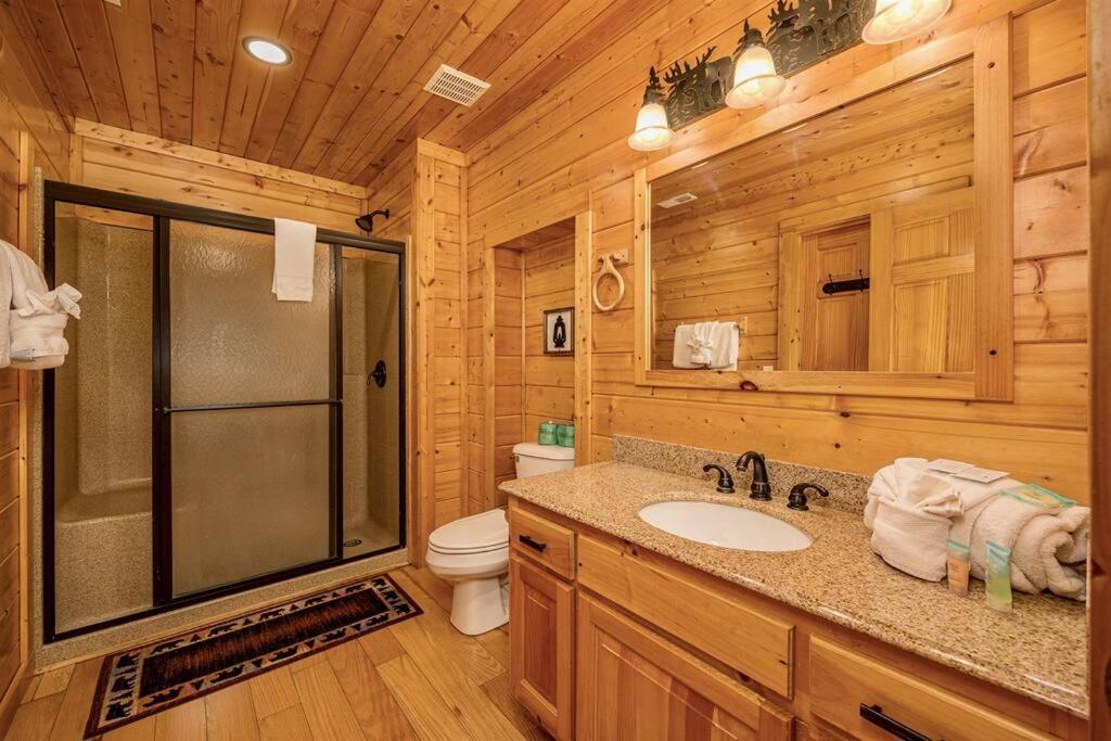 Panorama Mountain View Cabin, Less Than 10 Miles From Gatlinburg And Dollywood, Dog Friendly, 6 Bedrooms Sleeps 17, Fire Pit, Hottub, Washer Dryer, Fully Loaded Kitchen, Gameroom With A Tv, Pool Table, Arcade, Air Hockey, And Foosball Sevierville Esterno foto