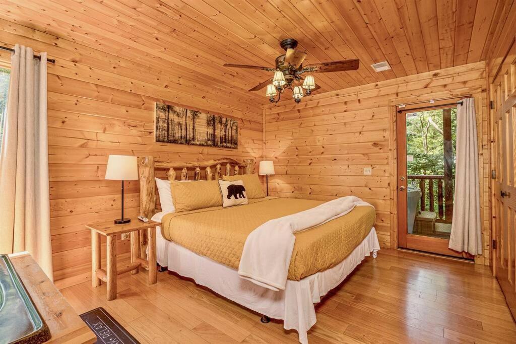 Panorama Mountain View Cabin, Less Than 10 Miles From Gatlinburg And Dollywood, Dog Friendly, 6 Bedrooms Sleeps 17, Fire Pit, Hottub, Washer Dryer, Fully Loaded Kitchen, Gameroom With A Tv, Pool Table, Arcade, Air Hockey, And Foosball Sevierville Esterno foto