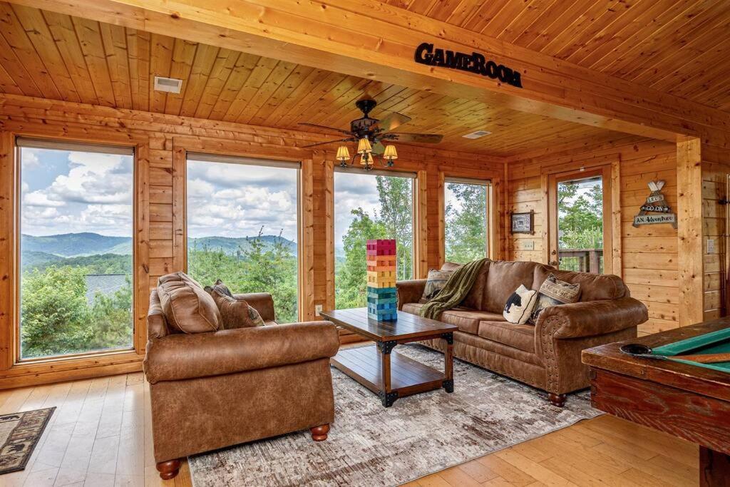 Panorama Mountain View Cabin, Less Than 10 Miles From Gatlinburg And Dollywood, Dog Friendly, 6 Bedrooms Sleeps 17, Fire Pit, Hottub, Washer Dryer, Fully Loaded Kitchen, Gameroom With A Tv, Pool Table, Arcade, Air Hockey, And Foosball Sevierville Esterno foto