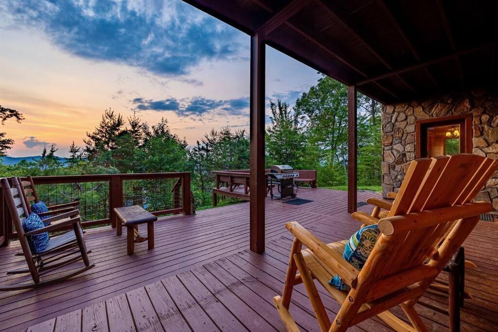 Panorama Mountain View Cabin, Less Than 10 Miles From Gatlinburg And Dollywood, Dog Friendly, 6 Bedrooms Sleeps 17, Fire Pit, Hottub, Washer Dryer, Fully Loaded Kitchen, Gameroom With A Tv, Pool Table, Arcade, Air Hockey, And Foosball Sevierville Esterno foto