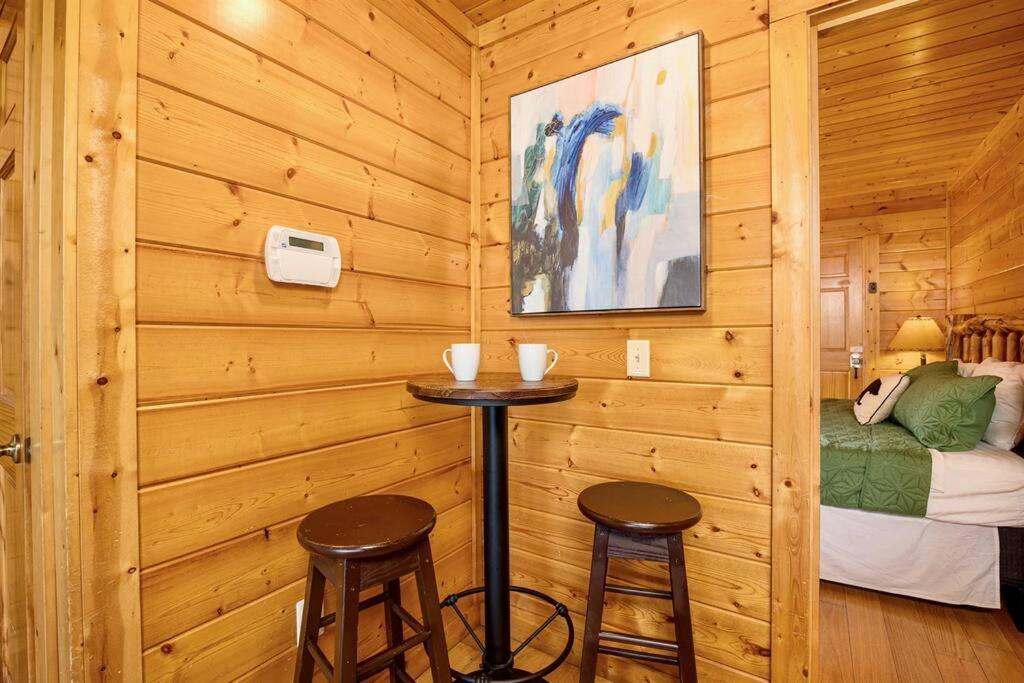 Panorama Mountain View Cabin, Less Than 10 Miles From Gatlinburg And Dollywood, Dog Friendly, 6 Bedrooms Sleeps 17, Fire Pit, Hottub, Washer Dryer, Fully Loaded Kitchen, Gameroom With A Tv, Pool Table, Arcade, Air Hockey, And Foosball Sevierville Esterno foto