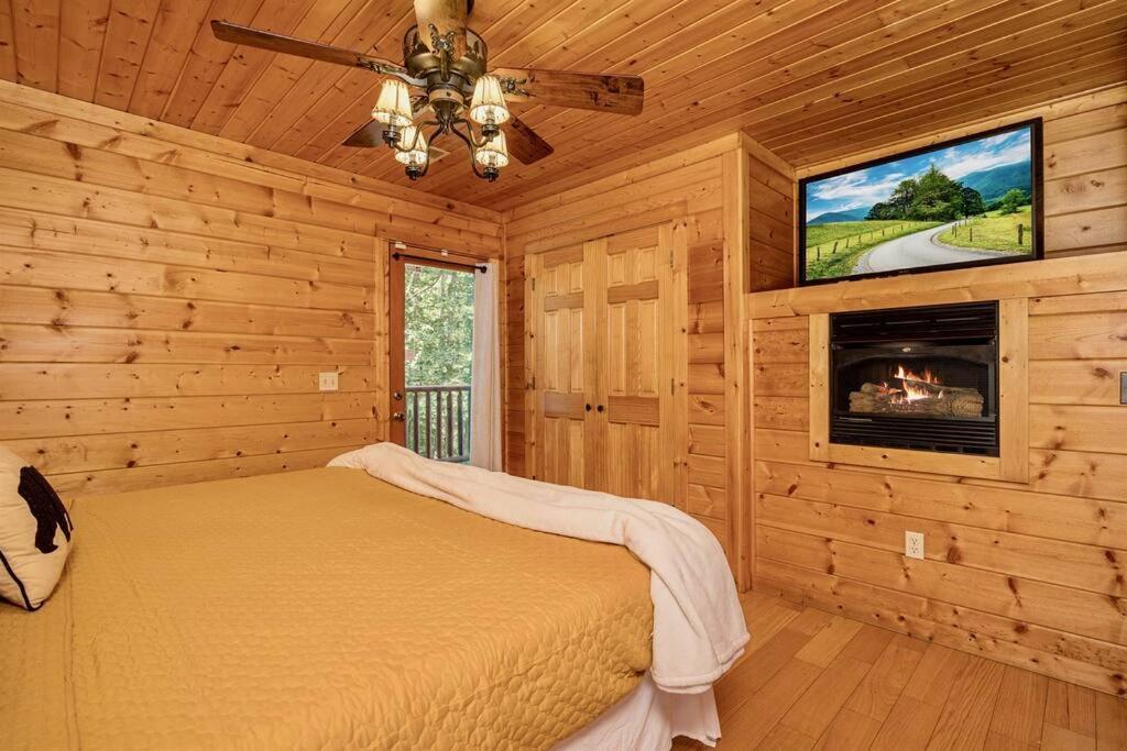 Panorama Mountain View Cabin, Less Than 10 Miles From Gatlinburg And Dollywood, Dog Friendly, 6 Bedrooms Sleeps 17, Fire Pit, Hottub, Washer Dryer, Fully Loaded Kitchen, Gameroom With A Tv, Pool Table, Arcade, Air Hockey, And Foosball Sevierville Esterno foto