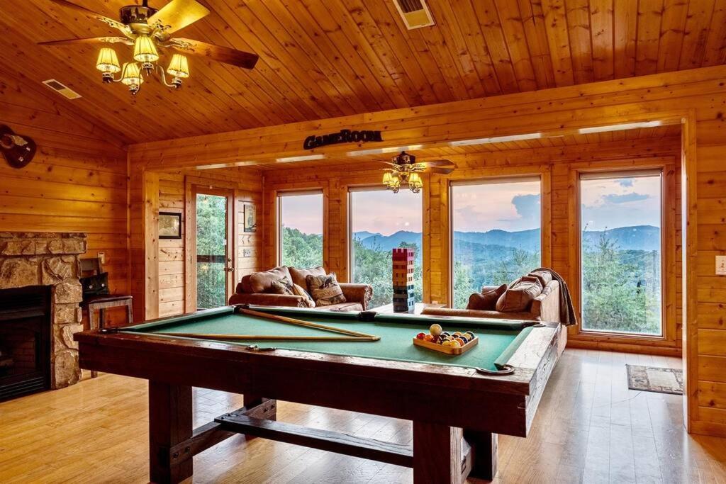 Panorama Mountain View Cabin, Less Than 10 Miles From Gatlinburg And Dollywood, Dog Friendly, 6 Bedrooms Sleeps 17, Fire Pit, Hottub, Washer Dryer, Fully Loaded Kitchen, Gameroom With A Tv, Pool Table, Arcade, Air Hockey, And Foosball Sevierville Esterno foto