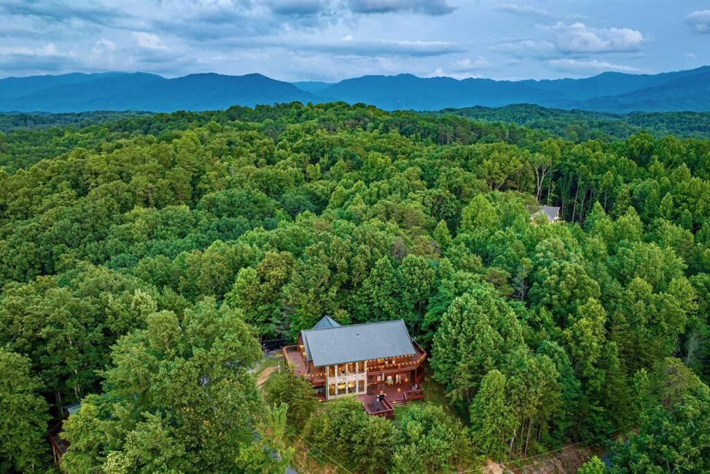 Panorama Mountain View Cabin, Less Than 10 Miles From Gatlinburg And Dollywood, Dog Friendly, 6 Bedrooms Sleeps 17, Fire Pit, Hottub, Washer Dryer, Fully Loaded Kitchen, Gameroom With A Tv, Pool Table, Arcade, Air Hockey, And Foosball Sevierville Esterno foto