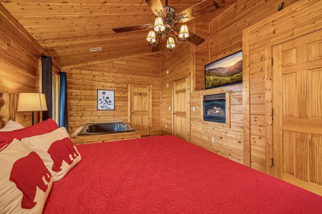 Panorama Mountain View Cabin, Less Than 10 Miles From Gatlinburg And Dollywood, Dog Friendly, 6 Bedrooms Sleeps 17, Fire Pit, Hottub, Washer Dryer, Fully Loaded Kitchen, Gameroom With A Tv, Pool Table, Arcade, Air Hockey, And Foosball Sevierville Esterno foto