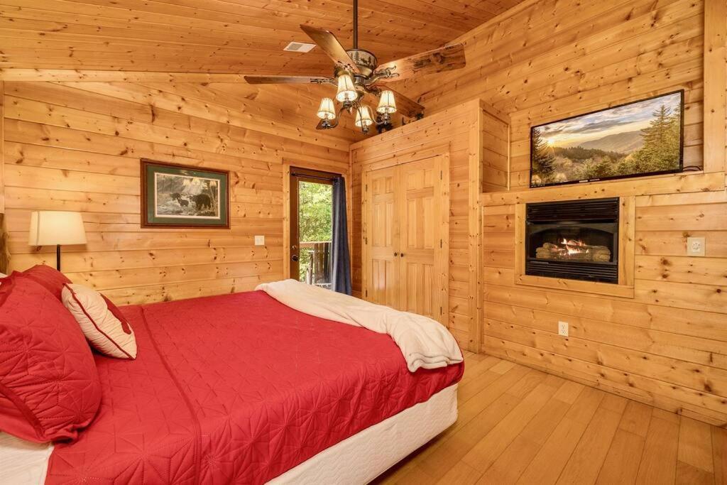 Panorama Mountain View Cabin, Less Than 10 Miles From Gatlinburg And Dollywood, Dog Friendly, 6 Bedrooms Sleeps 17, Fire Pit, Hottub, Washer Dryer, Fully Loaded Kitchen, Gameroom With A Tv, Pool Table, Arcade, Air Hockey, And Foosball Sevierville Esterno foto