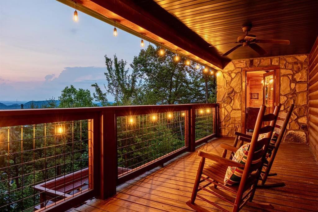 Panorama Mountain View Cabin, Less Than 10 Miles From Gatlinburg And Dollywood, Dog Friendly, 6 Bedrooms Sleeps 17, Fire Pit, Hottub, Washer Dryer, Fully Loaded Kitchen, Gameroom With A Tv, Pool Table, Arcade, Air Hockey, And Foosball Sevierville Esterno foto