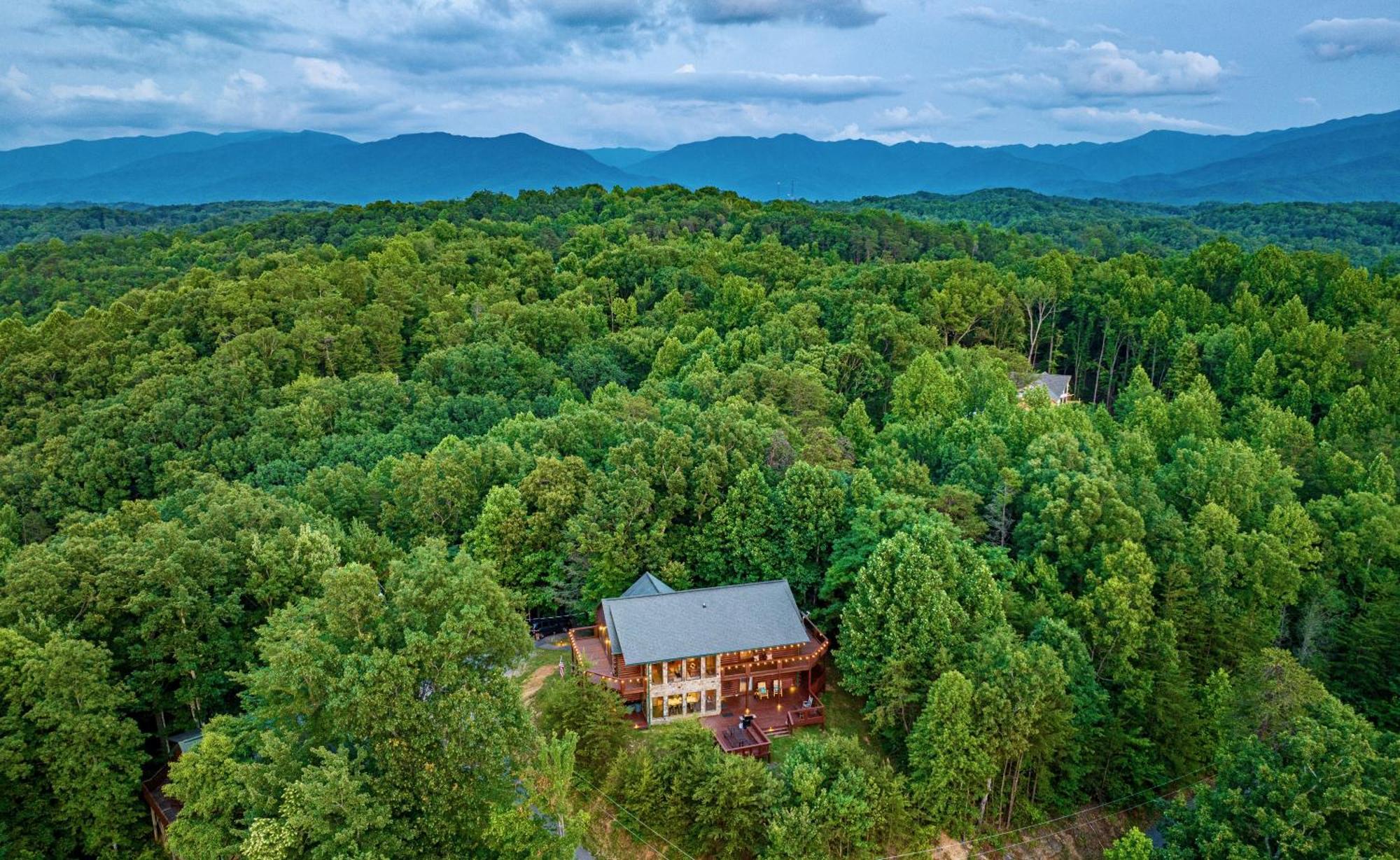 Panorama Mountain View Cabin, Less Than 10 Miles From Gatlinburg And Dollywood, Dog Friendly, 6 Bedrooms Sleeps 17, Fire Pit, Hottub, Washer Dryer, Fully Loaded Kitchen, Gameroom With A Tv, Pool Table, Arcade, Air Hockey, And Foosball Sevierville Esterno foto
